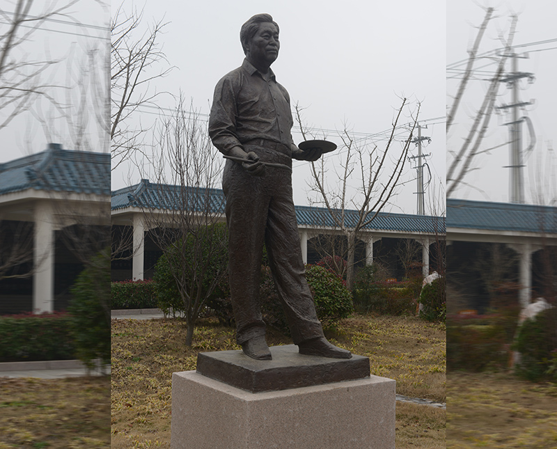 雕塑作品 喻繼高像、青銅高2.3米、安放地點(diǎn)：喻繼高紀(jì)念館